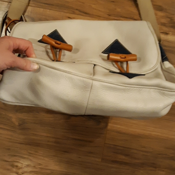 Vintage Dooney & Bourke Large Leather Toggle Bag. - Picture 3 of 8